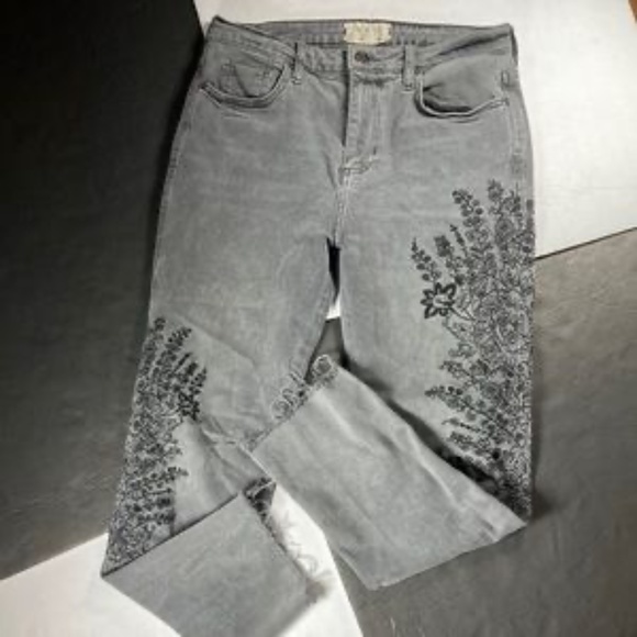 We The Free Girlfriend Jeans with Floral Embroidery! - Picture 3 of 8